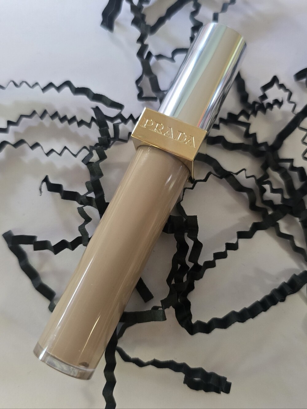 Prada Reveal Skin Optimizing Concealer - MN4